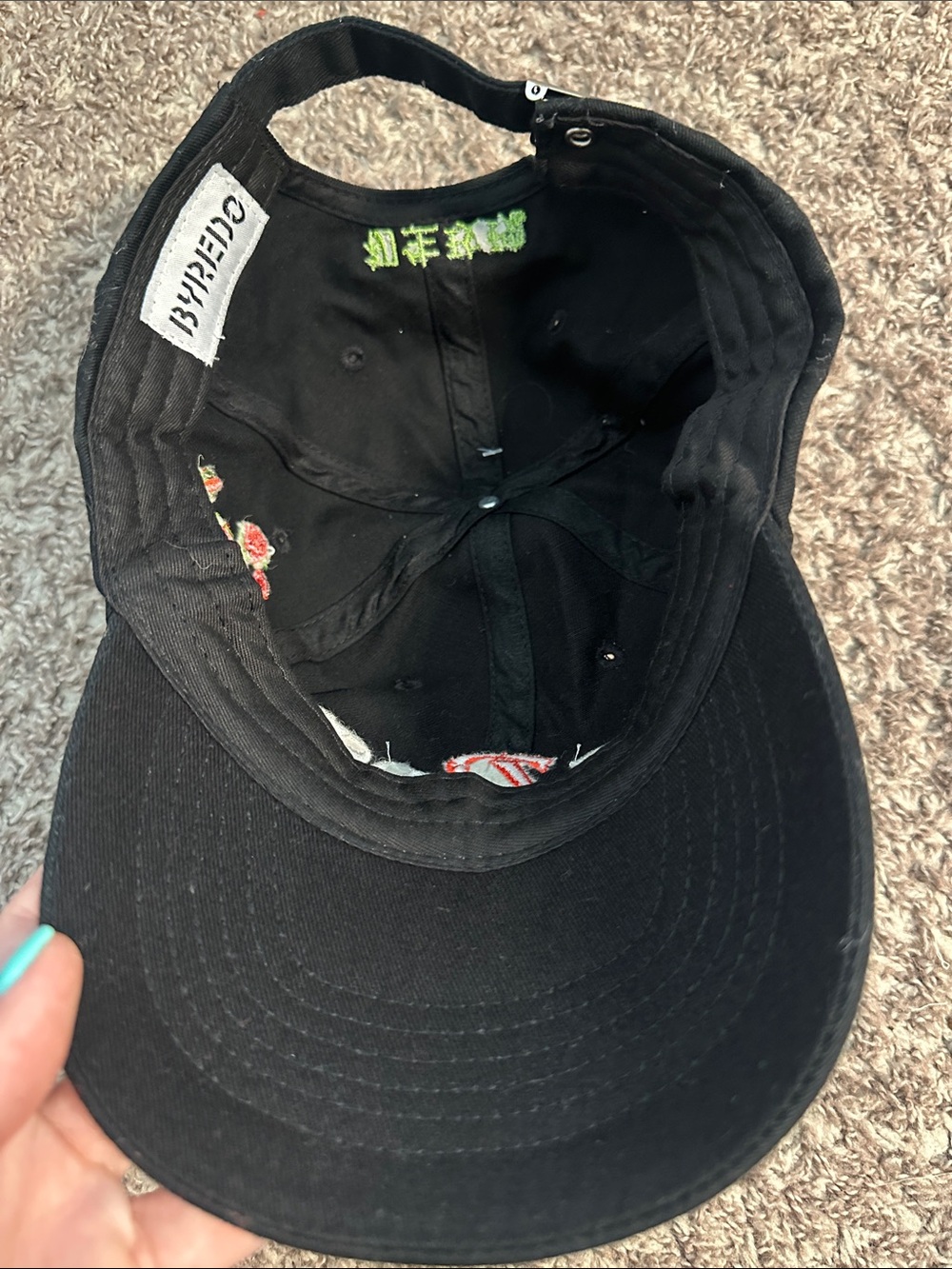 YRising Rose Black Baseball Cap with Red 'R' - Picture 7 of 7